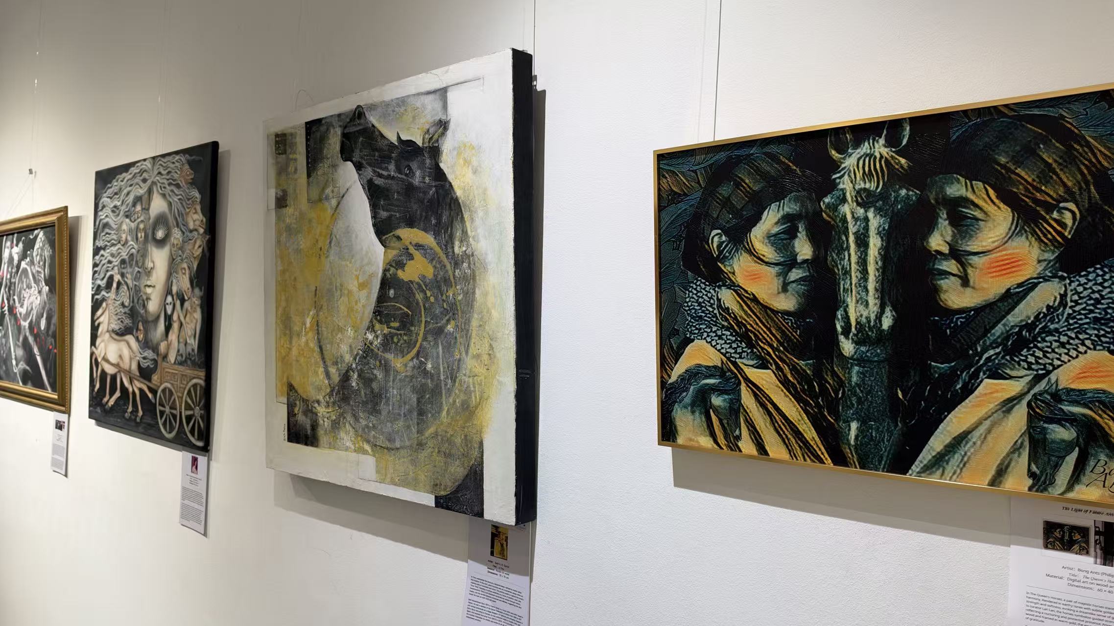 Horse-themed artworks at Galerie Lichtraum eins